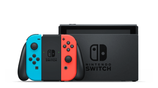 Console Nintendo Switch avec manettes Joy-Con de couleur rouge et bleue.